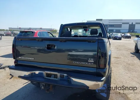 2005 Chevrolet Silverado 1500 Z71 z USA, uszkodzony, nr VIN 1GCEK14Z35Z293863